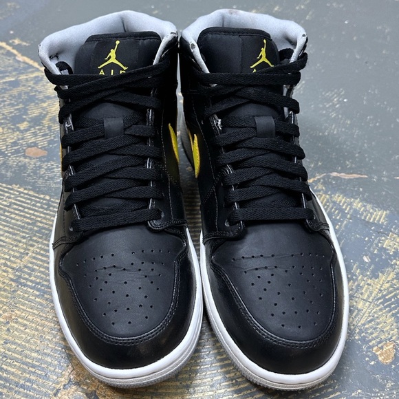 Nike Air Jordan 1 Mid Yellow 554724-070 9.5 Black Del Sol - Picture 5 of 11